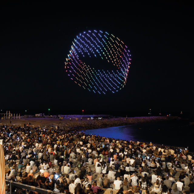 Enter the amazing universe of Geometrics, an avant-garde show that deploys 200 drones of light in a mystical dance of abstract shapes and figures.