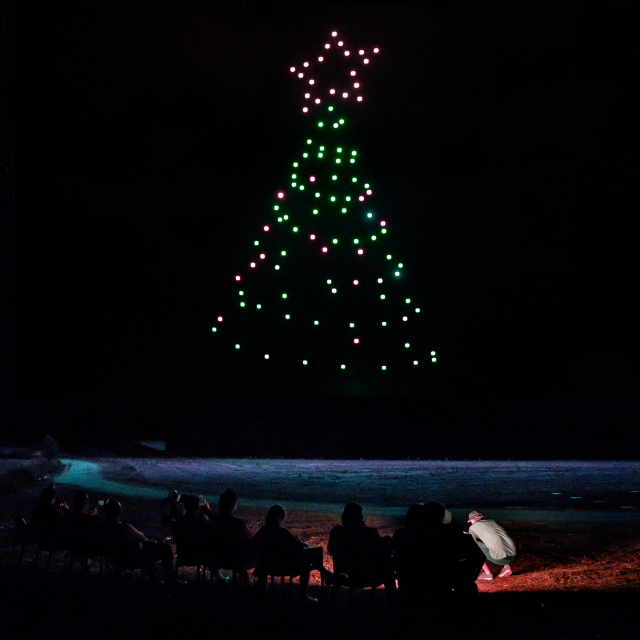 Traditions are the root of culture, of our identity. Christmas is special, a time of warmth that, the colder it gets, the more it is shared with the most loved ones. A time of great celebrations, gifts and smiles; of sharing, of light and color.